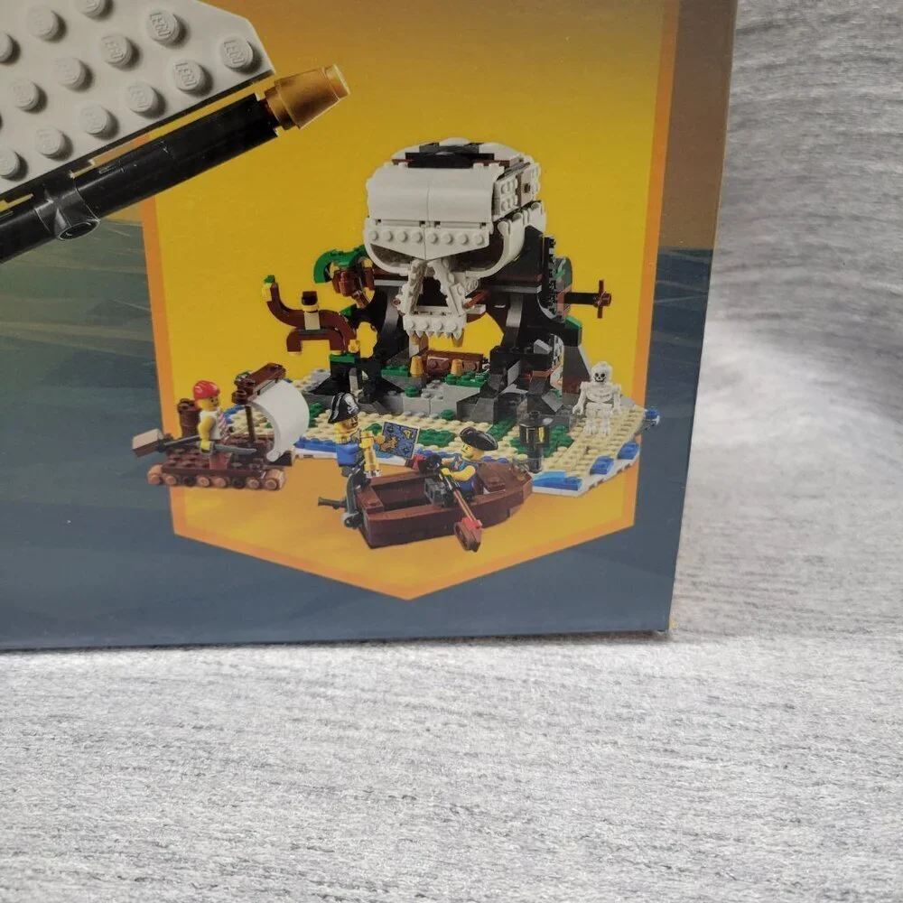 Lego Creator 31109 3-in-1 Pirate Ship, Pirate Inn and Skull Island
